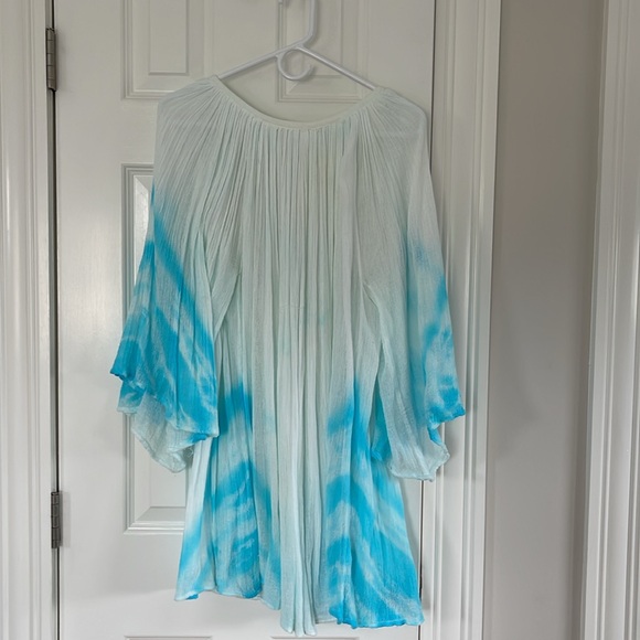 Beach cover up - Picture 3 of 8